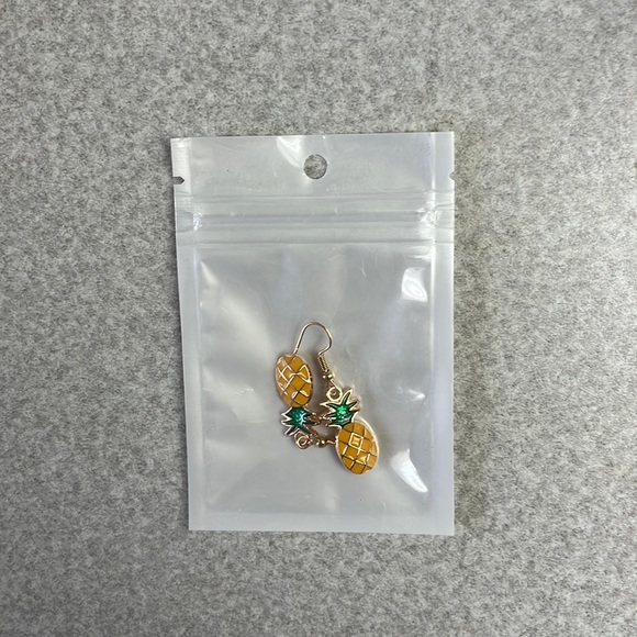 $5/FREE ADD ON | Pineapple earrings🍍 - Picture 1 of 1